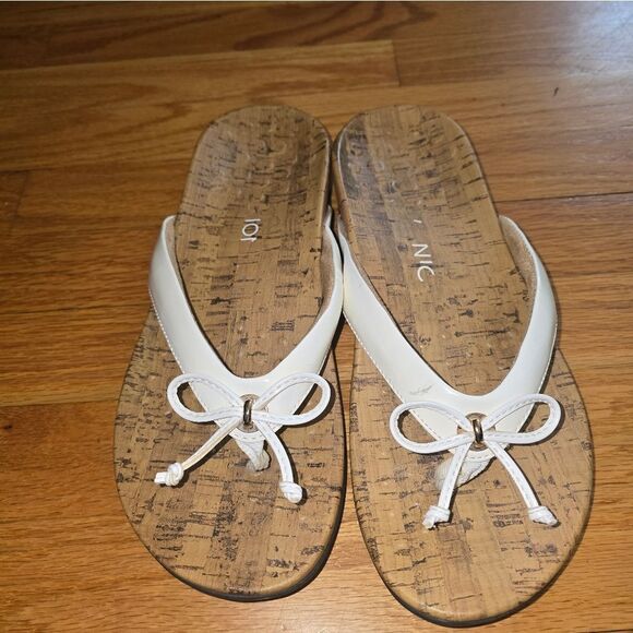 Vionic Cassie White Sandals Womans Size 10 Wide - Picture 2 of 6